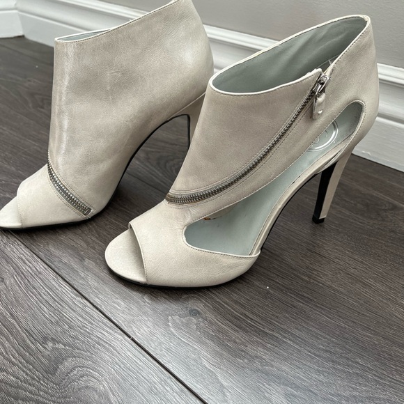 Jessica Simpson heels - Picture 3 of 4